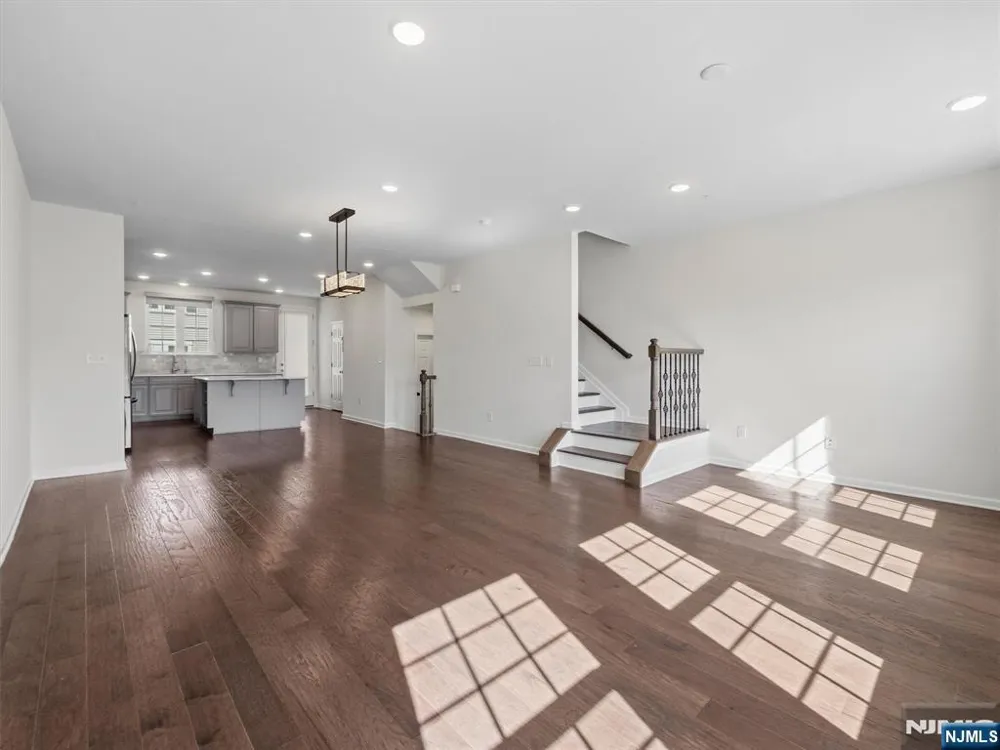 18 Litchfield Lane Fair Lawn, NJ 07410