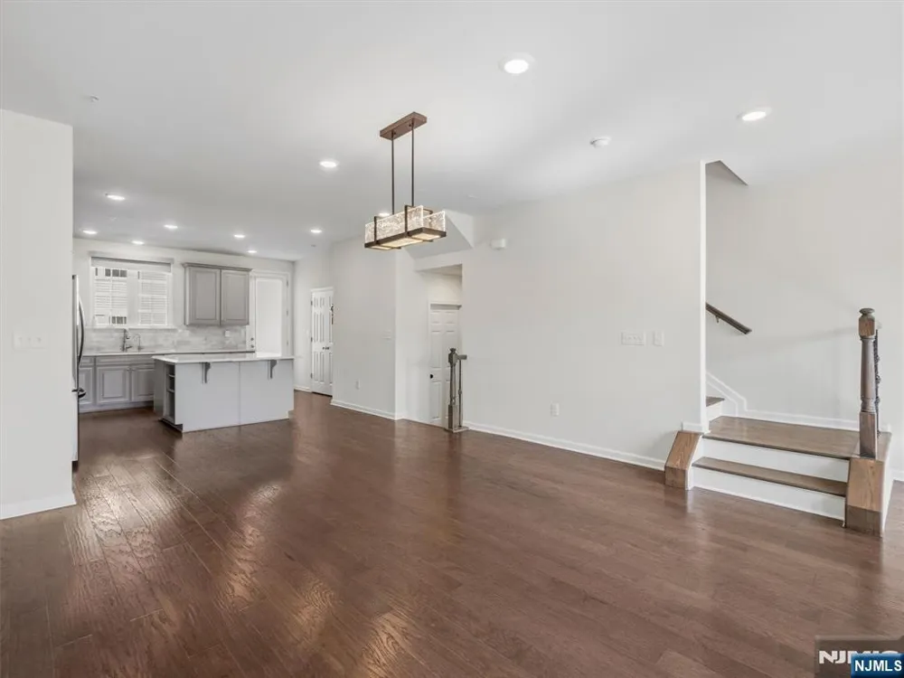 18 Litchfield Lane Fair Lawn, NJ 07410
