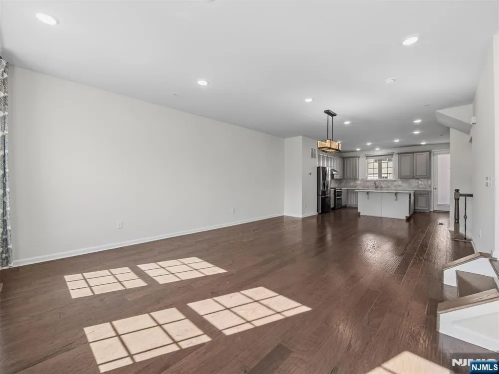18 Litchfield Lane Fair Lawn, NJ 07410