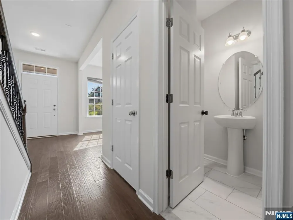 18 Litchfield Lane Fair Lawn, NJ 07410