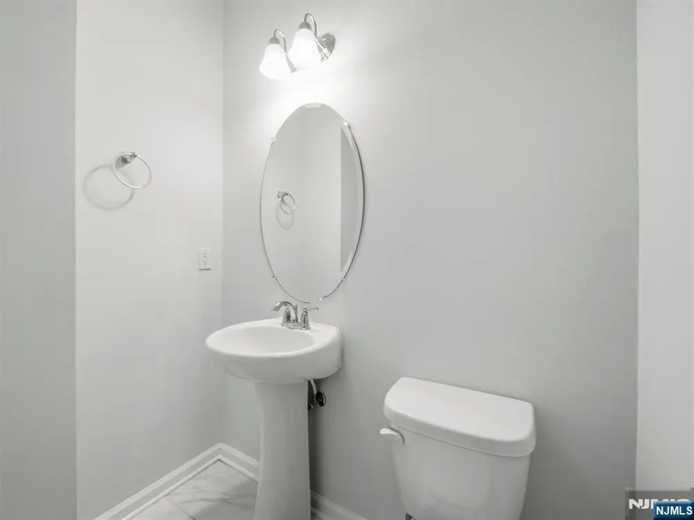 18 Litchfield Lane Fair Lawn, NJ 07410