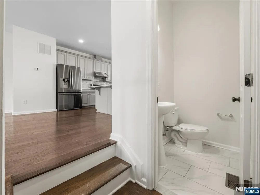18 Litchfield Lane Fair Lawn, NJ 07410