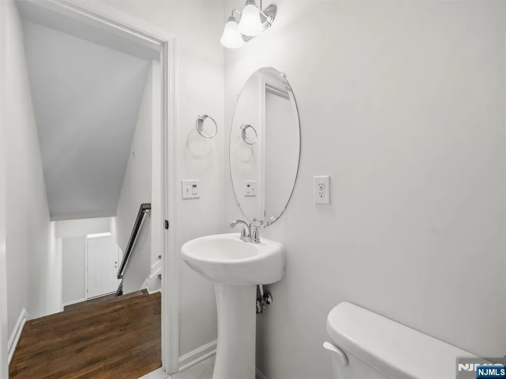 18 Litchfield Lane Fair Lawn, NJ 07410