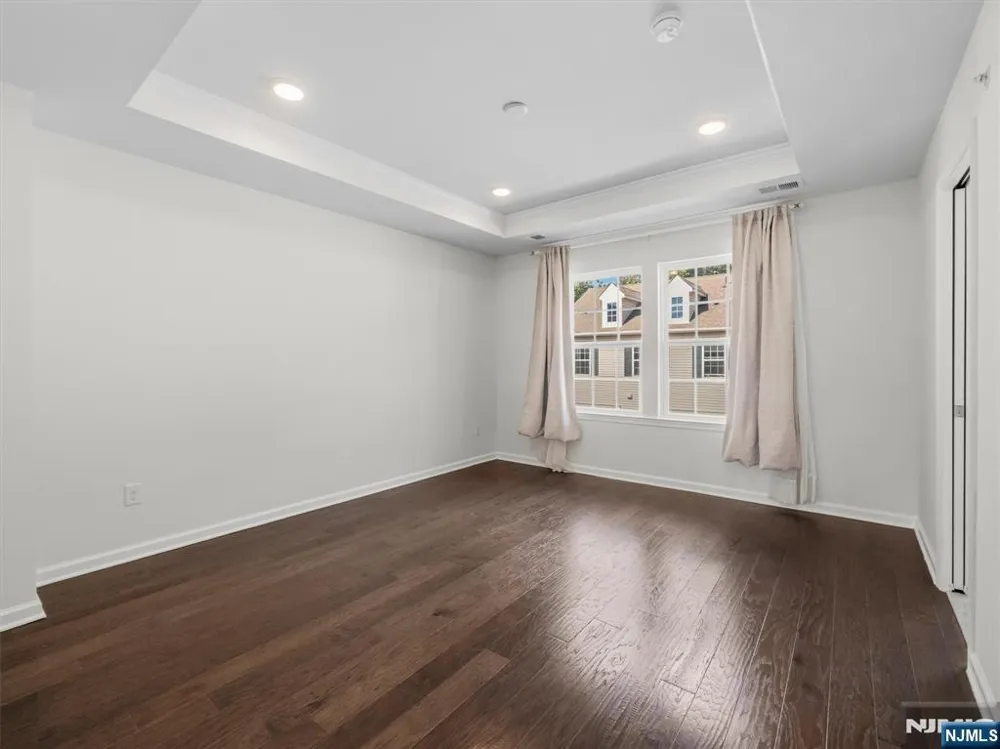 18 Litchfield Lane Fair Lawn, NJ 07410