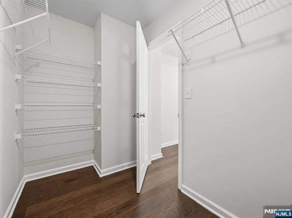 18 Litchfield Lane Fair Lawn, NJ 07410