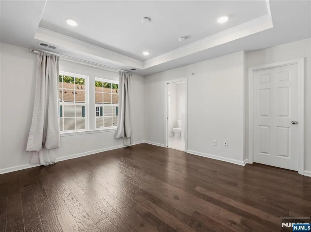 18 Litchfield Lane Fair Lawn, NJ 07410