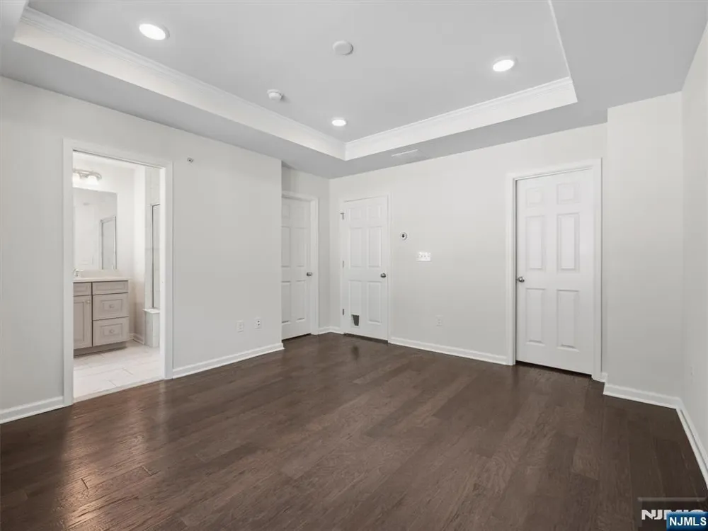18 Litchfield Lane Fair Lawn, NJ 07410