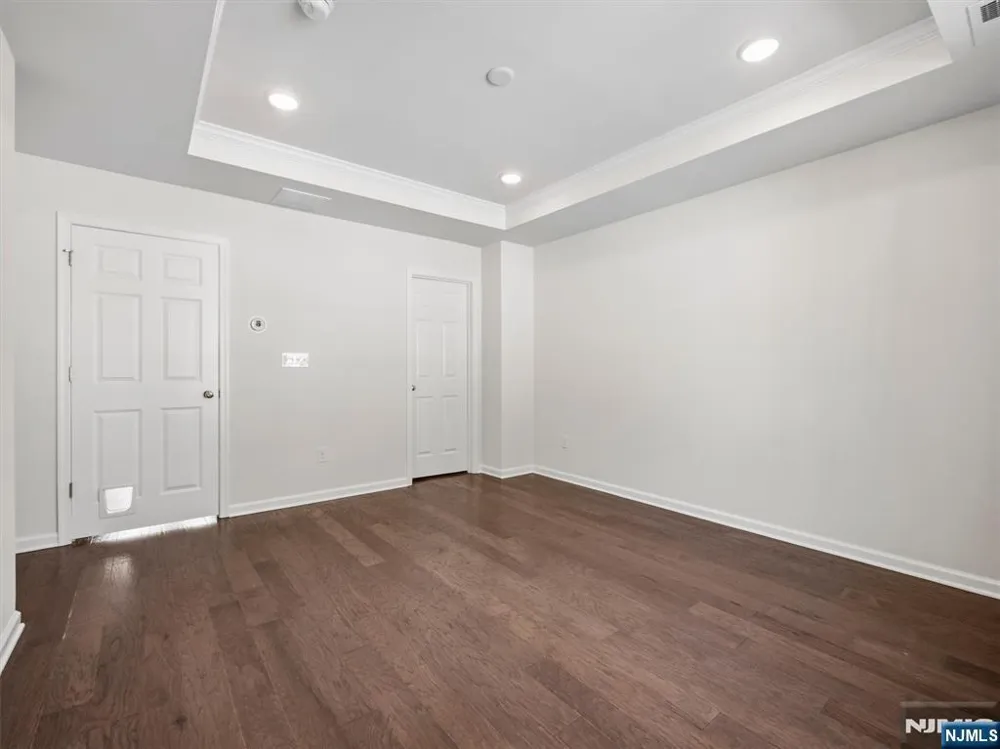 18 Litchfield Lane Fair Lawn, NJ 07410
