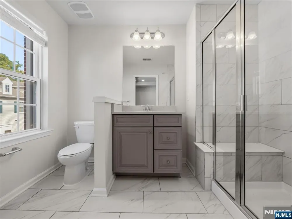 18 Litchfield Lane Fair Lawn, NJ 07410