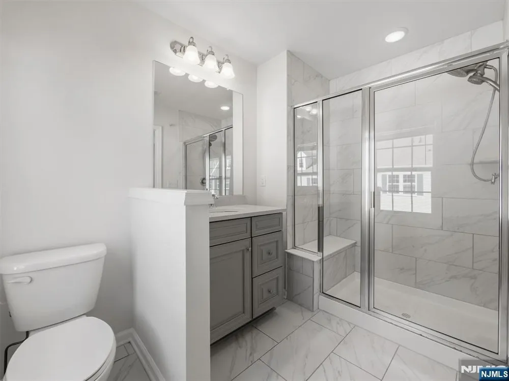 18 Litchfield Lane Fair Lawn, NJ 07410