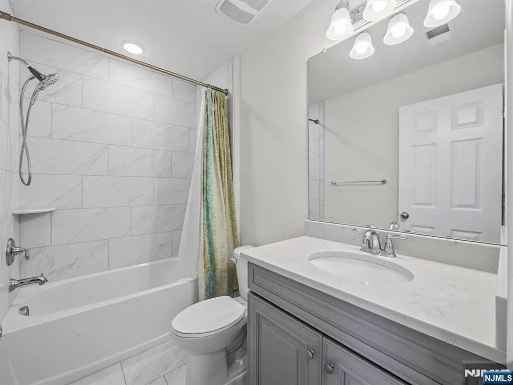18 Litchfield Lane Fair Lawn, NJ 07410