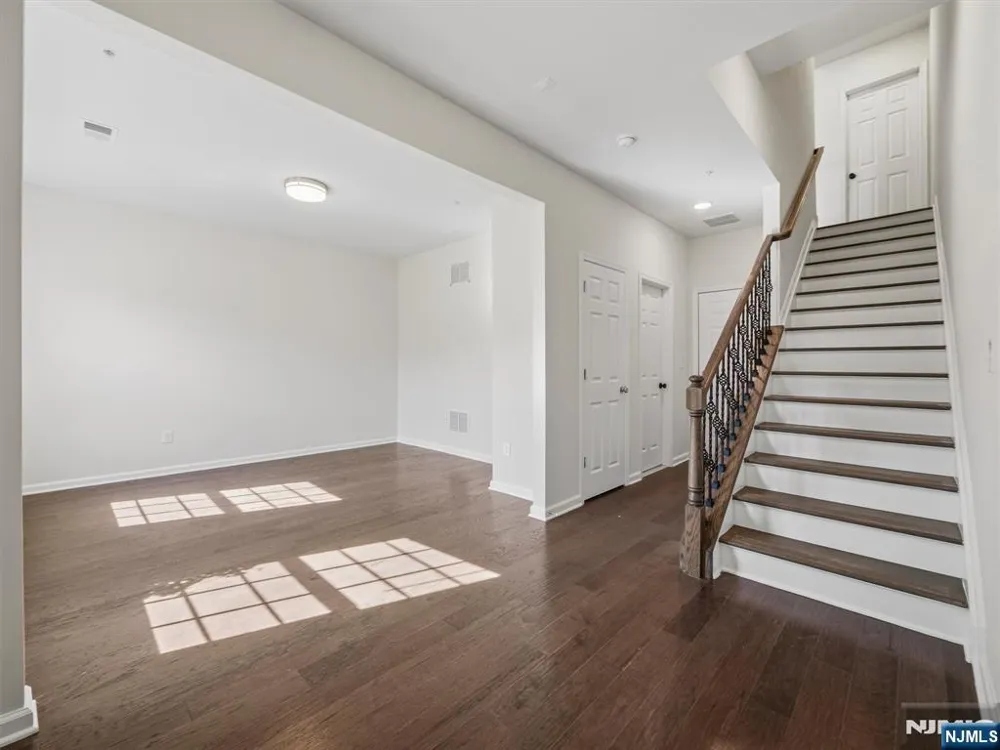 18 Litchfield Lane Fair Lawn, NJ 07410