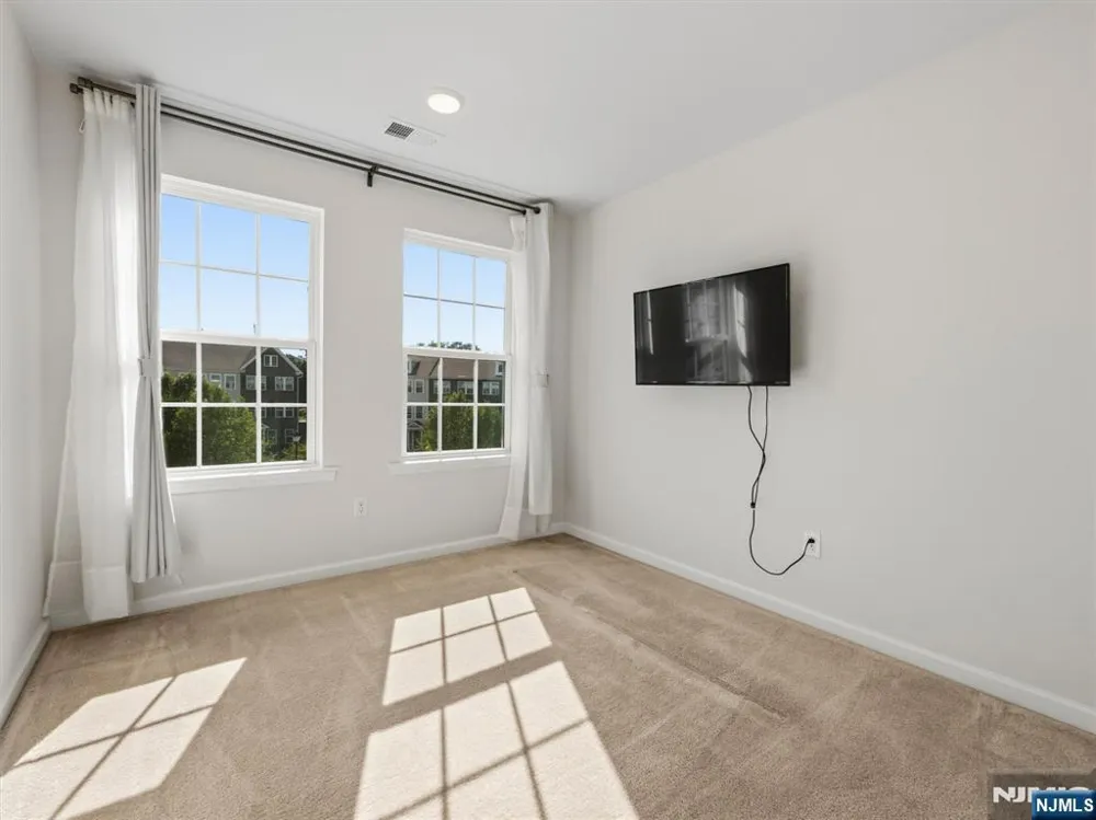 18 Litchfield Lane Fair Lawn, NJ 07410