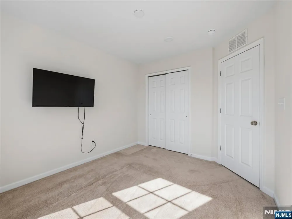 18 Litchfield Lane Fair Lawn, NJ 07410