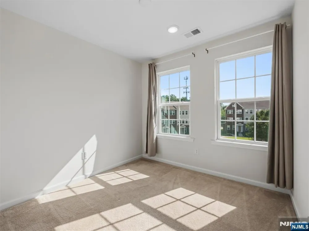 18 Litchfield Lane Fair Lawn, NJ 07410