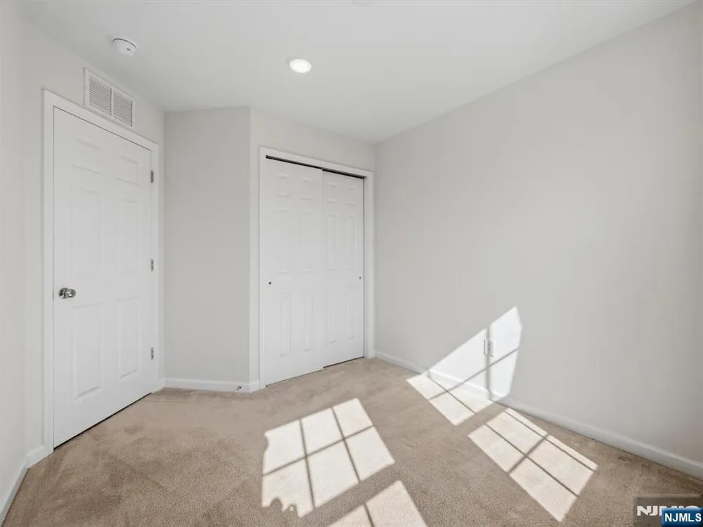18 Litchfield Lane Fair Lawn, NJ 07410