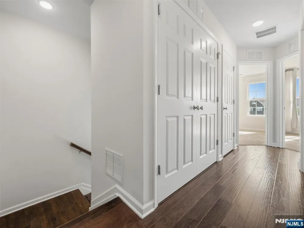 18 Litchfield Lane Fair Lawn, NJ 07410