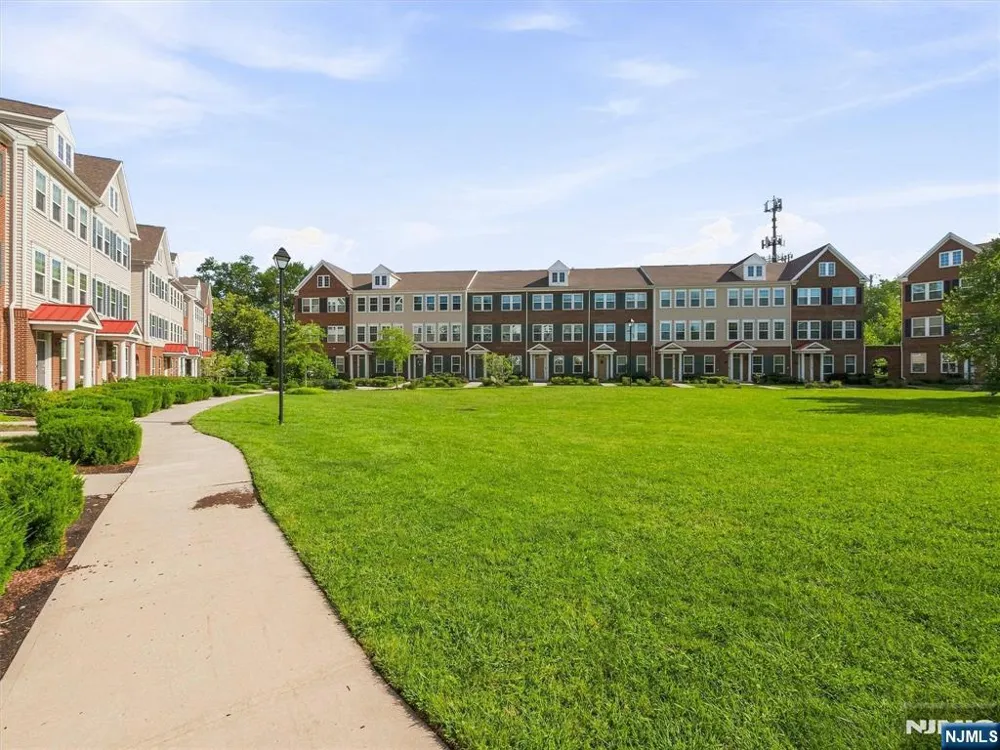 18 Litchfield Lane Fair Lawn, NJ 07410
