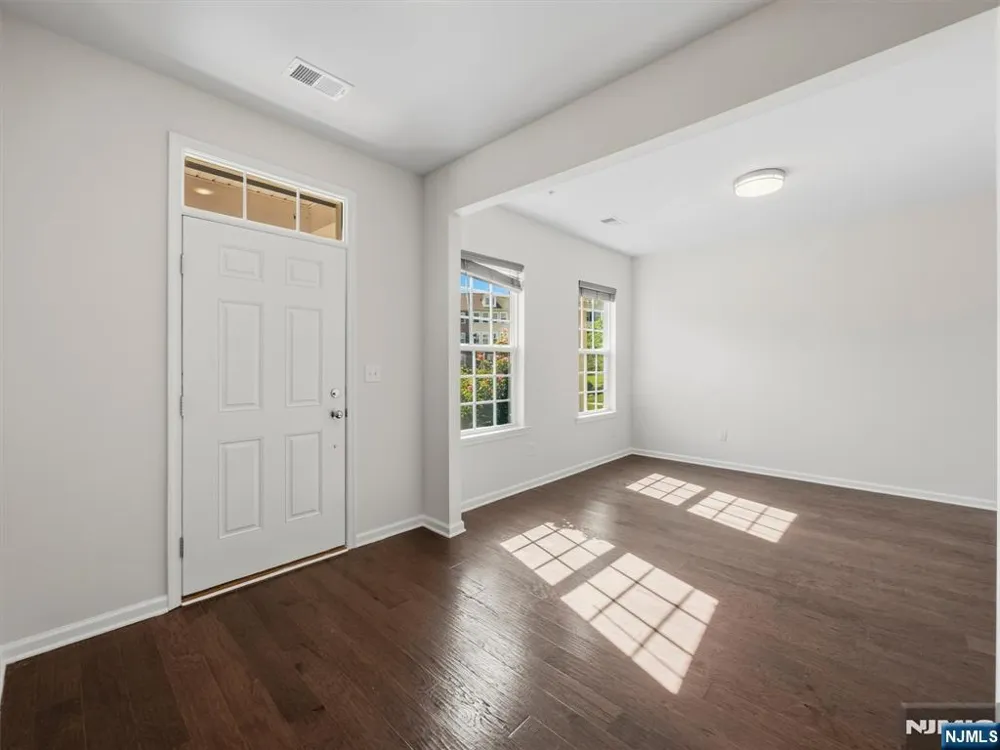 18 Litchfield Lane Fair Lawn, NJ 07410