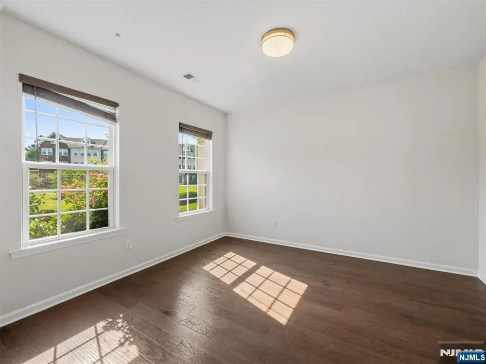 18 Litchfield Lane Fair Lawn, NJ 07410