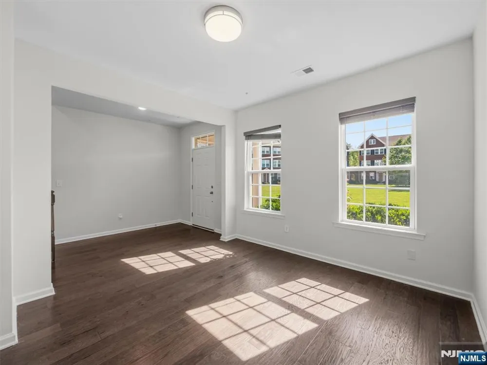 18 Litchfield Lane Fair Lawn, NJ 07410