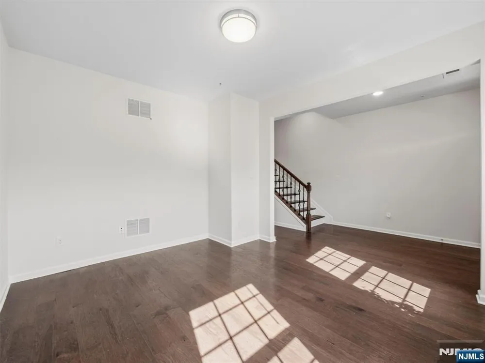 18 Litchfield Lane Fair Lawn, NJ 07410