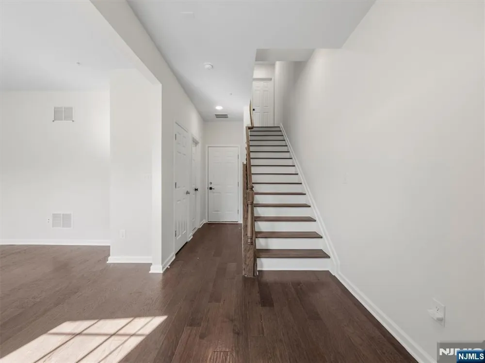 18 Litchfield Lane Fair Lawn, NJ 07410