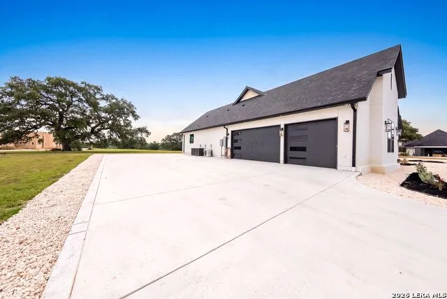 344 MARTINGALE TRAIL Bandera, TX 78003