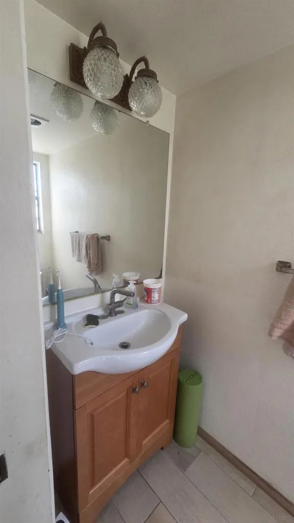 8827 Via Andar San Diego, CA 92122
