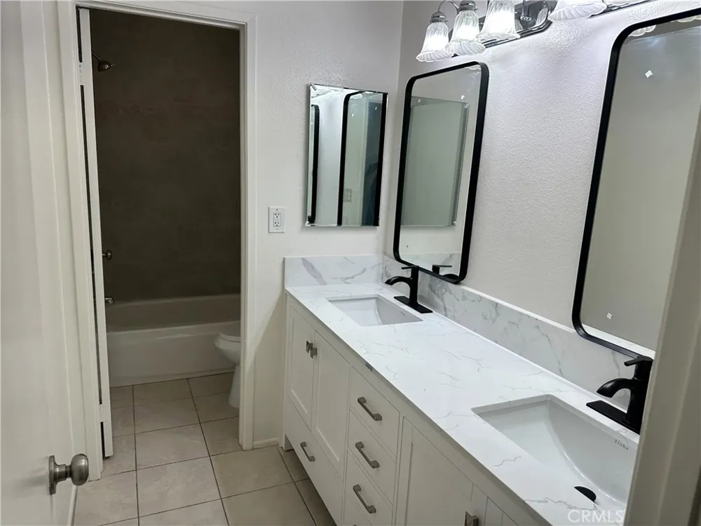 22309 James Alan Circle #3 Chatsworth, CA 91311