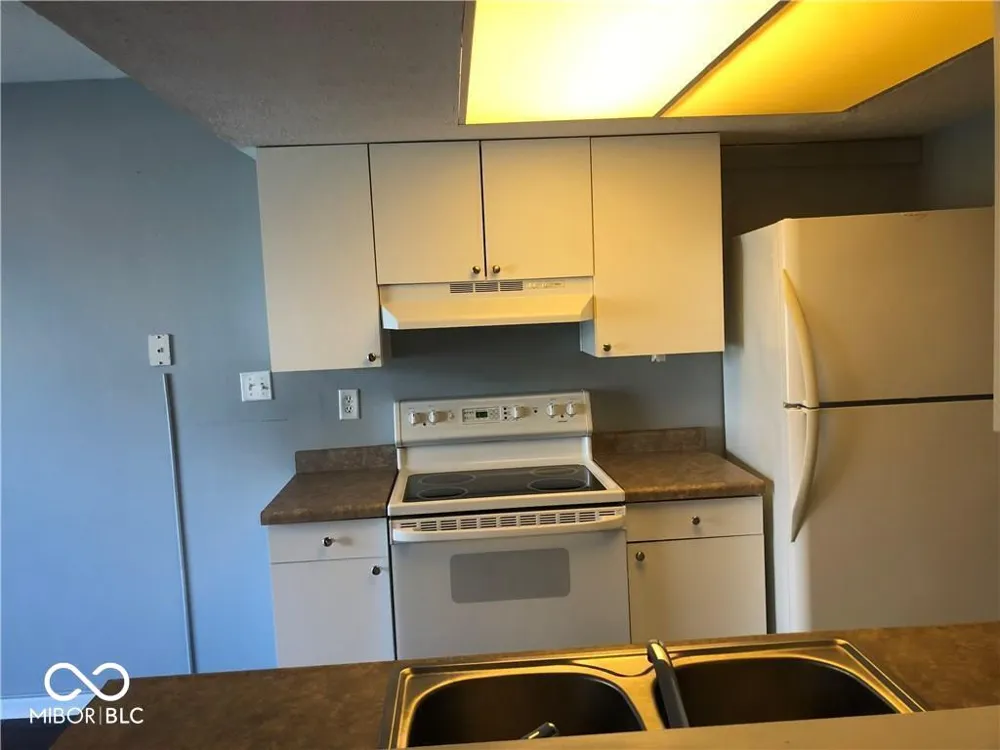 7881 Hunters Path Indianapolis, IN 46214
