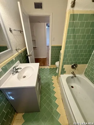 215 Deerwood Dr San Antonio, TX 78209