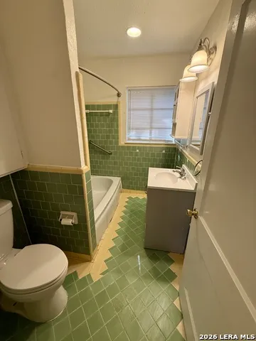 215 Deerwood Dr San Antonio, TX 78209