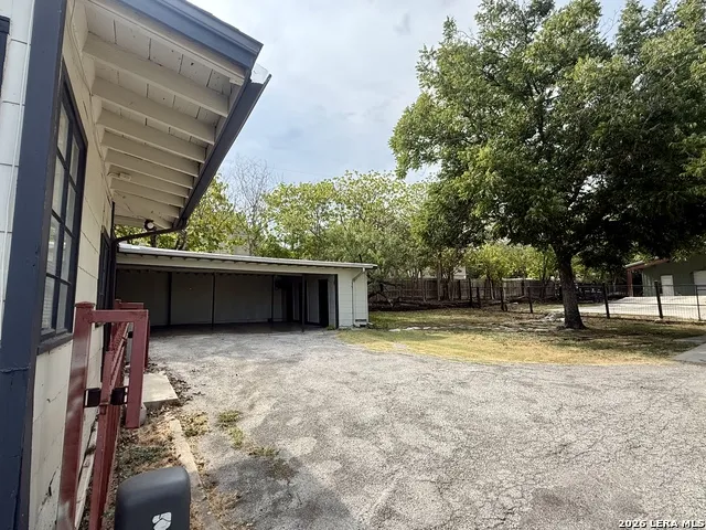 215 Deerwood Dr San Antonio, TX 78209