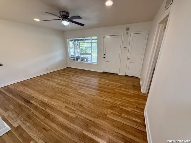 215 Deerwood Dr San Antonio, TX 78209