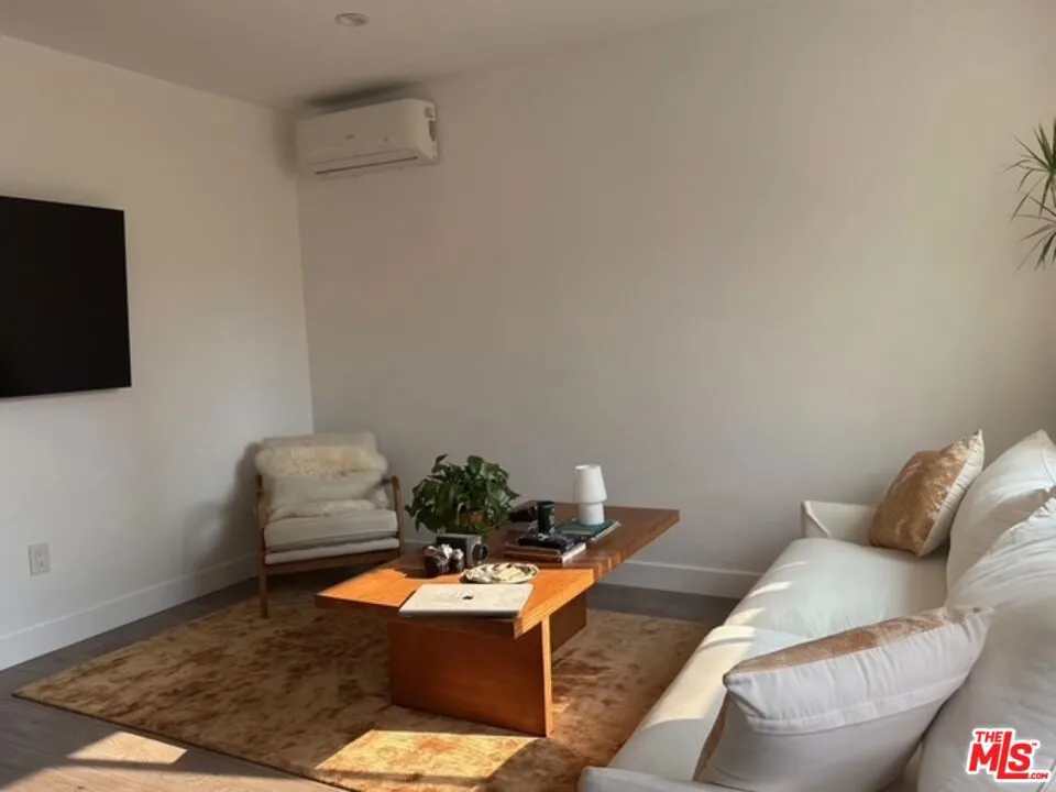 128 BURLINGTON AVENUE Los Angeles, CA 90026