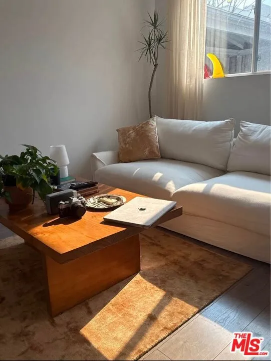 128 BURLINGTON AVENUE Los Angeles, CA 90026