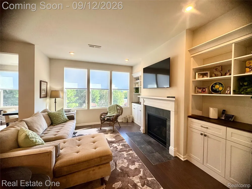 297 Strawberry Drive Rochester Hills City, MI 48307