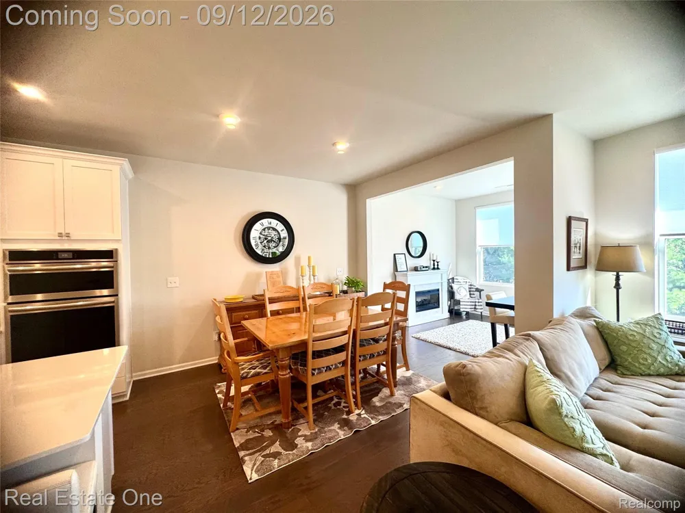 297 Strawberry Drive Rochester Hills City, MI 48307