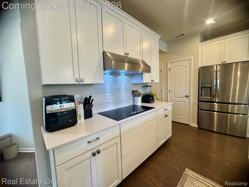 297 Strawberry Drive Rochester Hills City, MI 48307