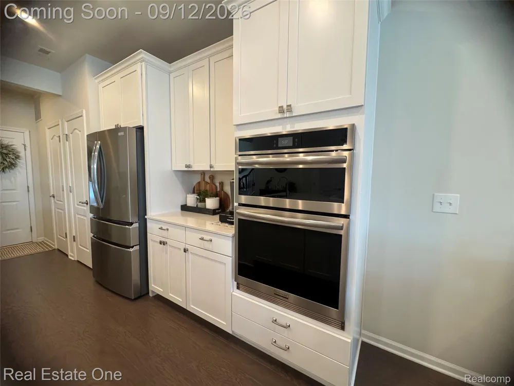 297 Strawberry Drive Rochester Hills City, MI 48307