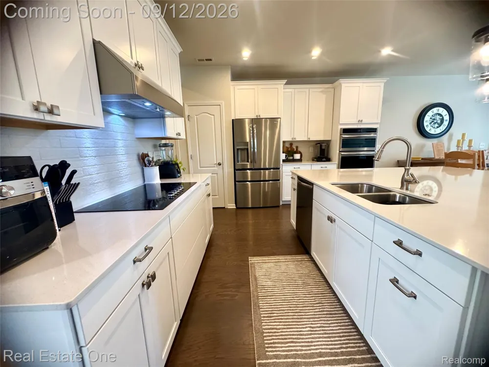 297 Strawberry Drive Rochester Hills City, MI 48307