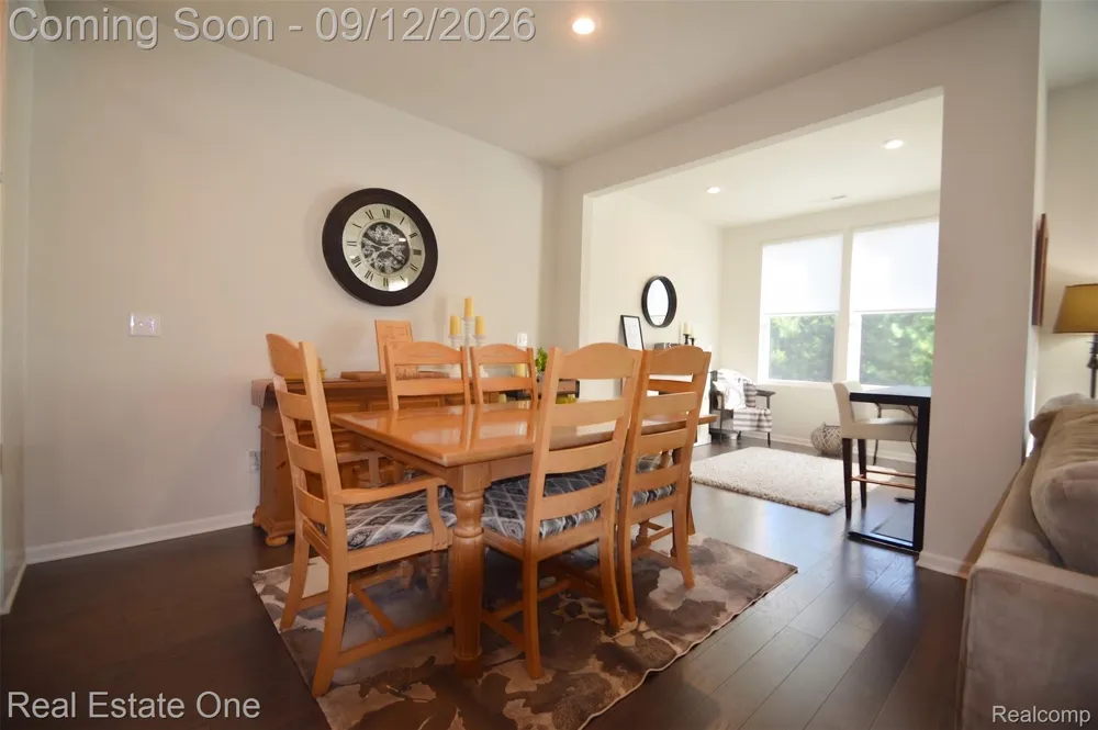 297 Strawberry Drive Rochester Hills City, MI 48307
