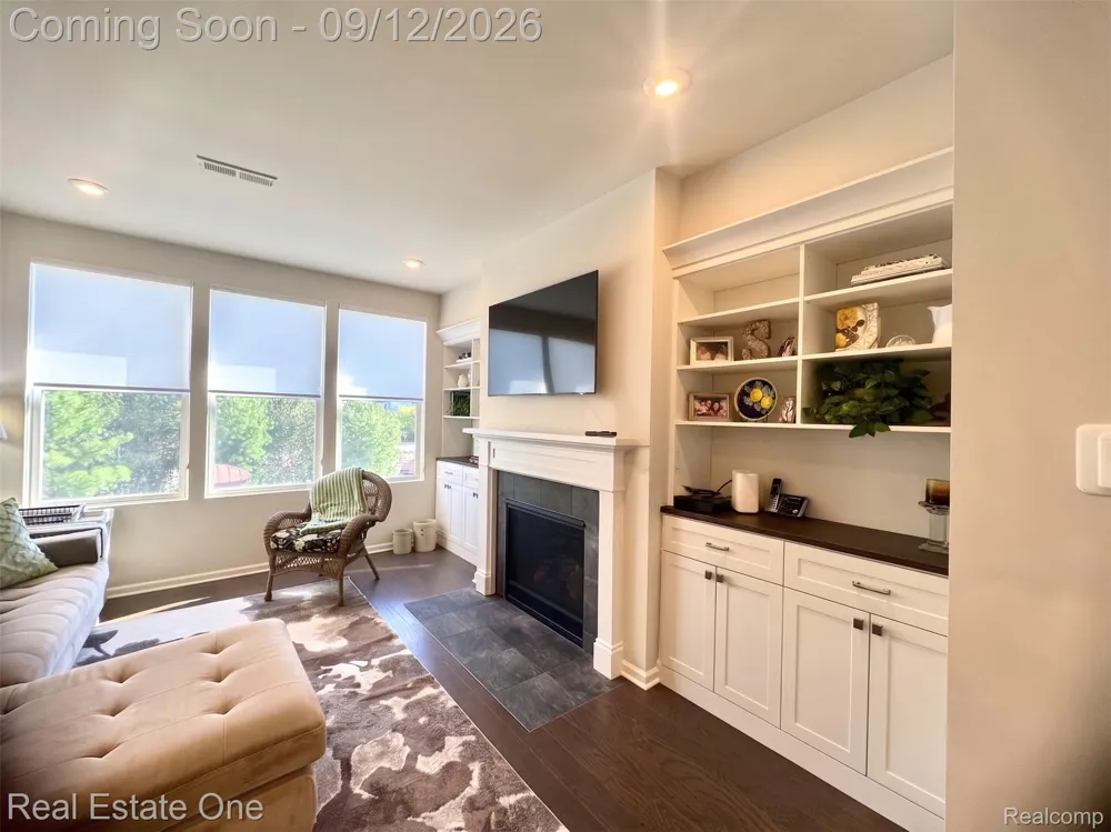 297 Strawberry Drive Rochester Hills City, MI 48307