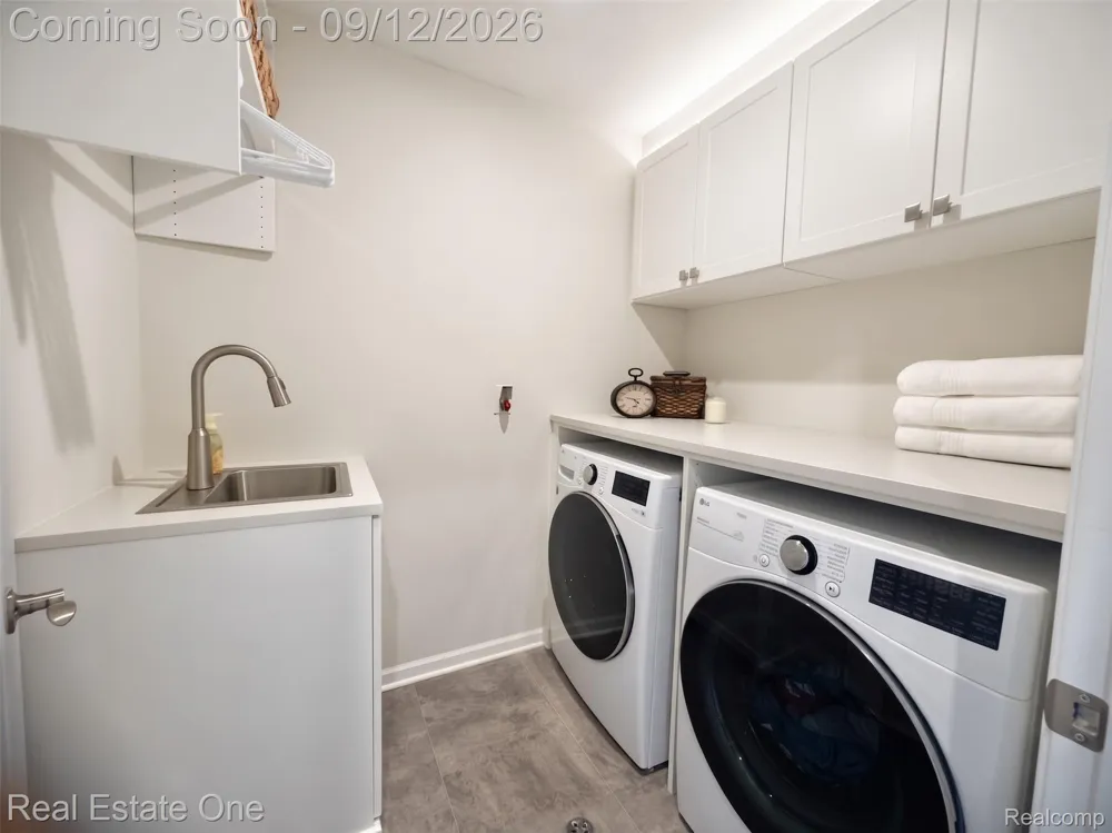 297 Strawberry Drive Rochester Hills City, MI 48307