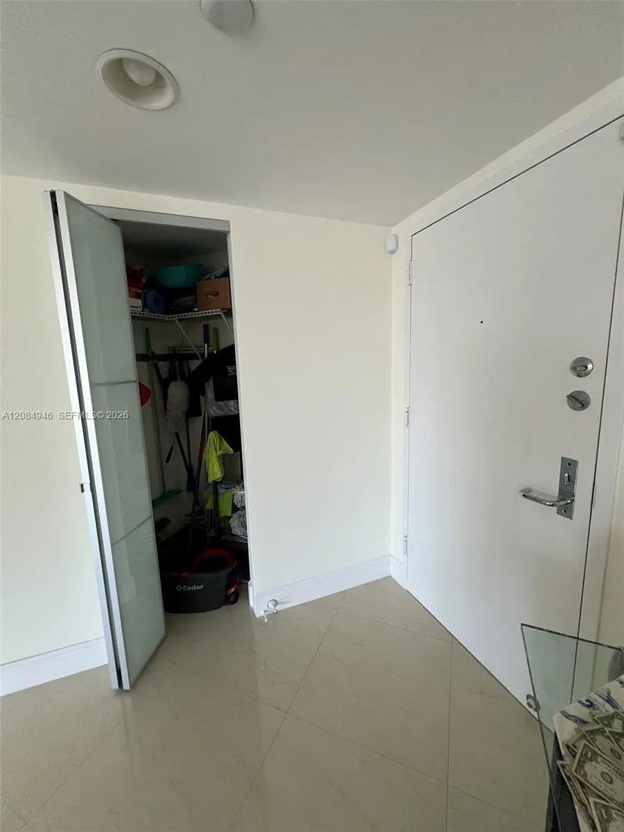 3530 Mystic Pointe Dr #1215 Aventura, FL 33180