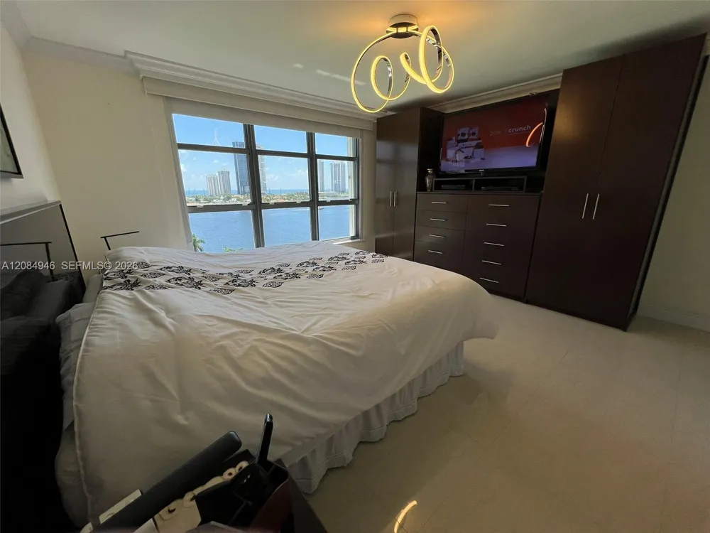 3530 Mystic Pointe Dr #1215 Aventura, FL 33180