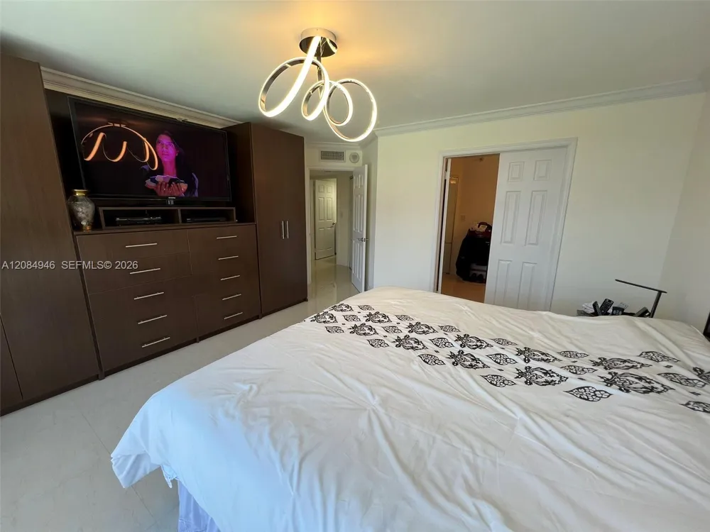 3530 Mystic Pointe Dr #1215 Aventura, FL 33180