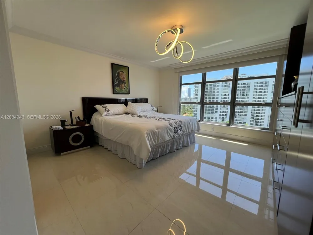 3530 Mystic Pointe Dr #1215 Aventura, FL 33180