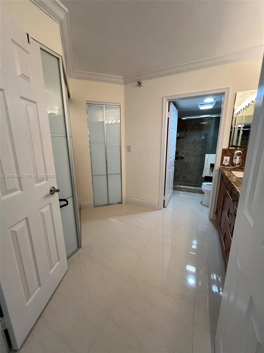 3530 Mystic Pointe Dr #1215 Aventura, FL 33180